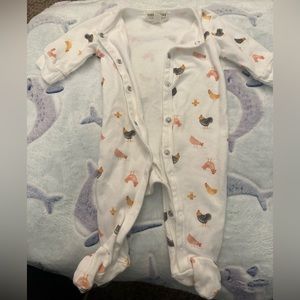Super cute with chickens on it, button up onesie, long sleeve, and covers feet!